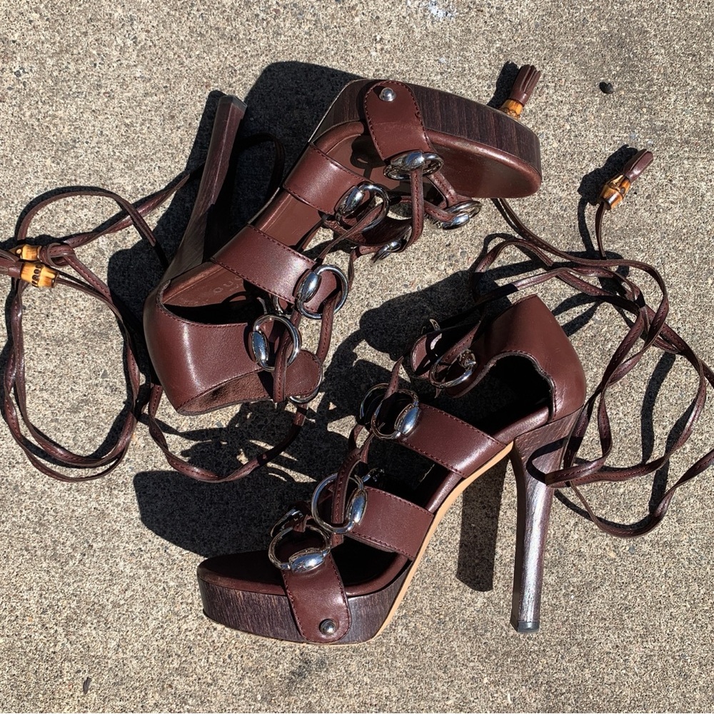 Gucci Brown High-Heeled Sandals with Strappy Design - Picture 4 of 14